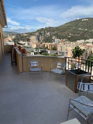 Appartamento a 4 km dalla spiaggia per 6 pers. con vista mare a Nice