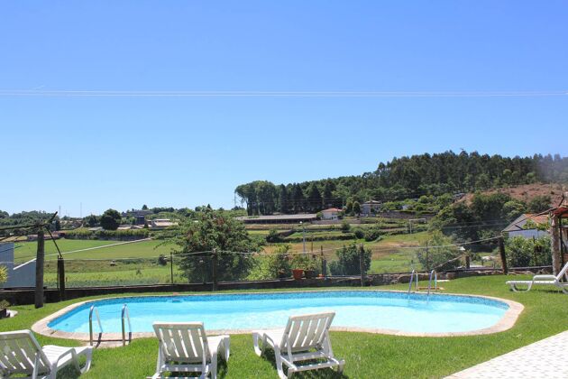 Maison pour 4 pers. avec piscine partagée, jardin et balcon à Requião