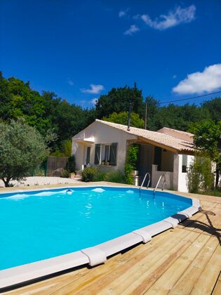 Villa for 4 ppl. with swimming-pool and garden at Peypin-d'Aigues