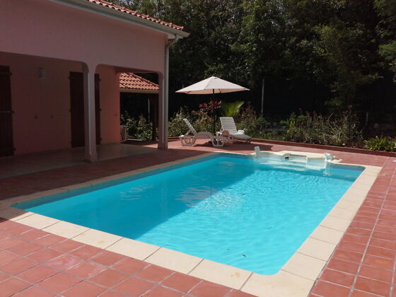 Villa à 500 m de la plage pour 8 pers. avec piscine, jacuzzi et balcon