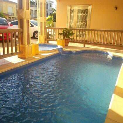 Big villa 500 m away from the beach for 11 ppl. with swimming-pool