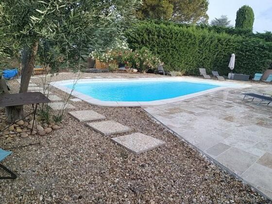 Spaziosa villa per 6 pers. con piscina, giardino e terrazza a Eyragues