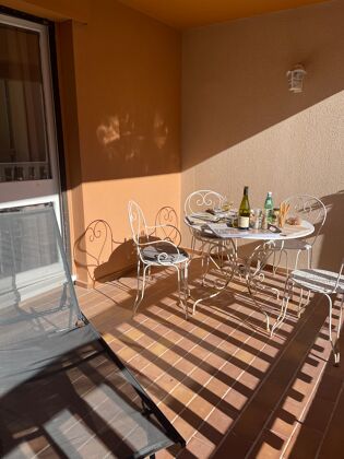 10 m away from the beach! Studio for 4 ppl. with terrace at Marseille
