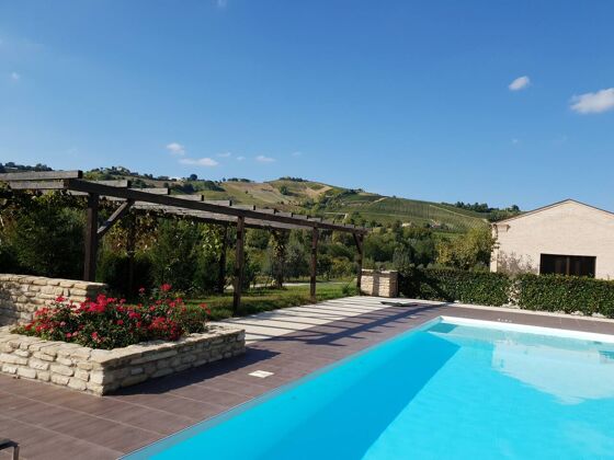Wohnung für 3 Pers. mit Zugang zum Pool in Montalto delle Marche