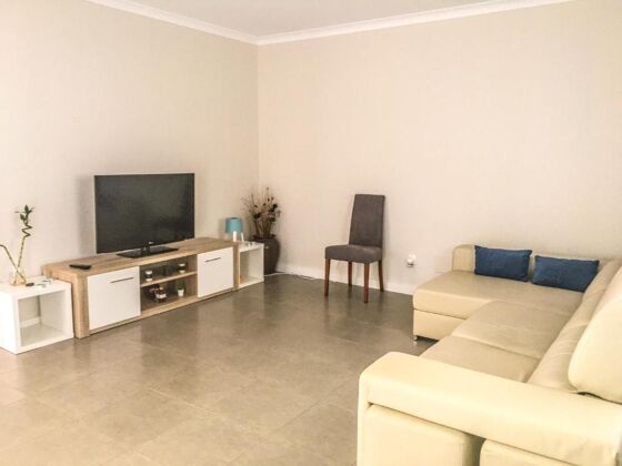 House 3 km away from the beach for 14 ppl. with shared pool at Atalaia