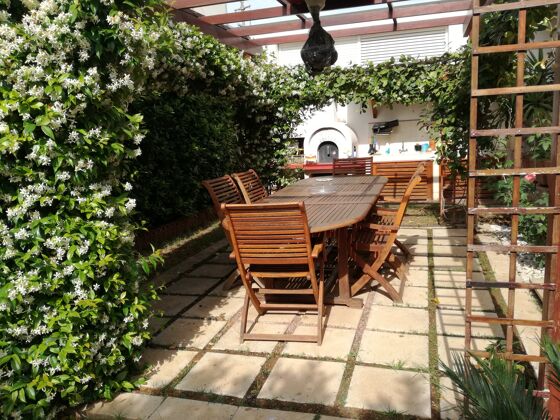 Nice house 600 m away from the beach for 6 ppl. with balcony at Ragusa