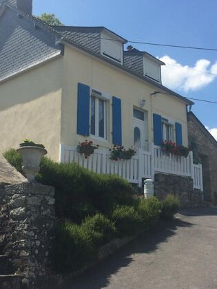 Bonita casa a 12 km de la playa para 4 pers. con terraza en Chateaulin