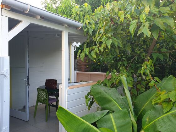 Nice bungalow 8 km away from the beach for 2 ppl. at Morne-À-l'Eau