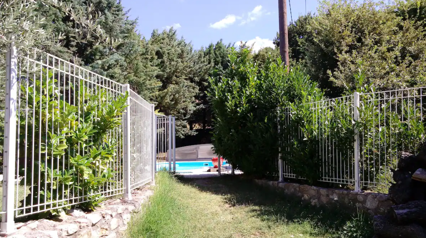 Vista a la piscina Casa Saint-Marcel-lès-Sauzet