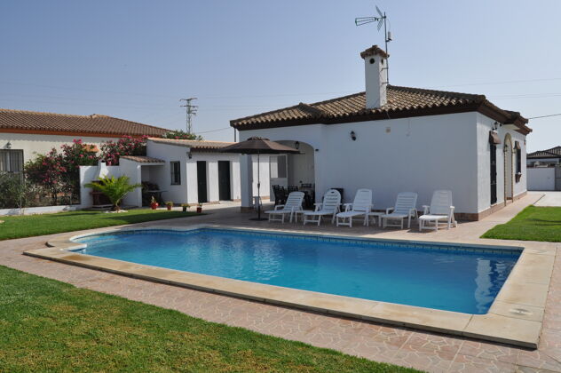 Amazing villa 12 km away from the beach for 6 ppl. with swimming-pool