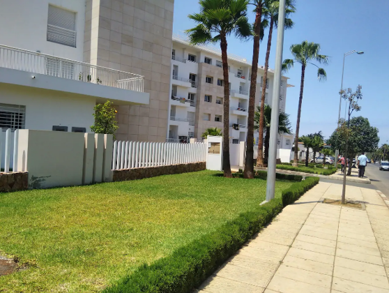 Appartamento a 1 km dalla spiaggia per 5 pers. con giardino a Temara