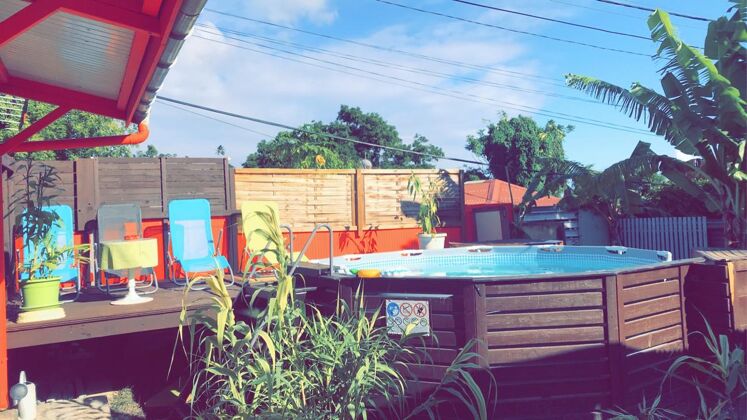 Joli bungalow pour 6 pers. avec piscine et jardin à Trois-Rivières