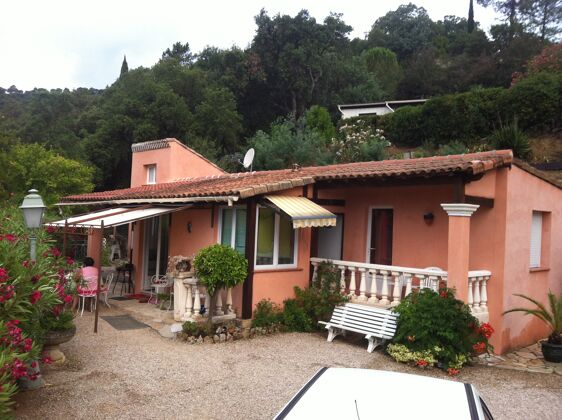 Nice house for 5 ppl. with shared pool and terrace at Le Muy