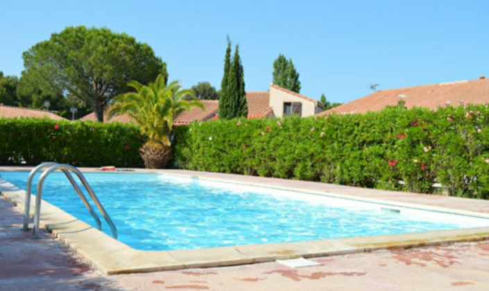 House for 4 ppl. with shared pool and terrace at Saint-Cyprien