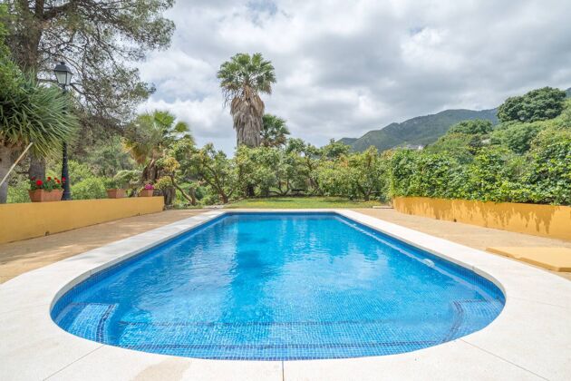 Villa à 10 km de la plage pour 8 pers. avec piscine et jardin à Ojén