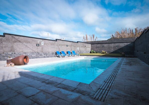 Spaziosa villa per 6 pers. con piscina a Mosteiros