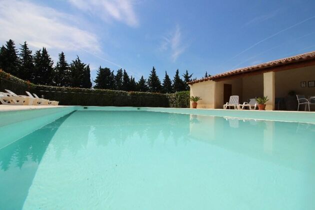 Appartement for 5 ppl. with shared pool, garden and terrace at Monteux