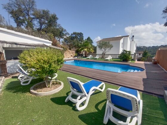 Villa for 9 ppl. with swimming-pool, jacuzzi and garden at Vidreres