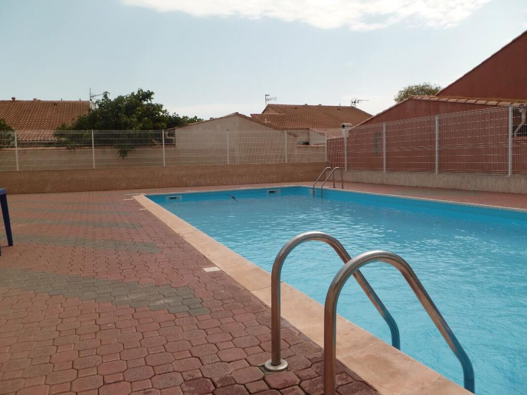 Swimming pool view House Gruissan