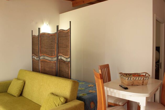 Appartement 6 km away from the beach for 2 ppl. with shared pool