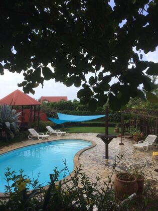 Bonito bungaló a 6 km de la playa para 3 pers. con piscina compartida