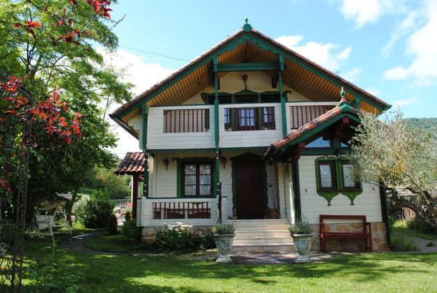 Geräumige Hütte für 8 Pers. mit Garten, Terrasse und Balkon in Sabando