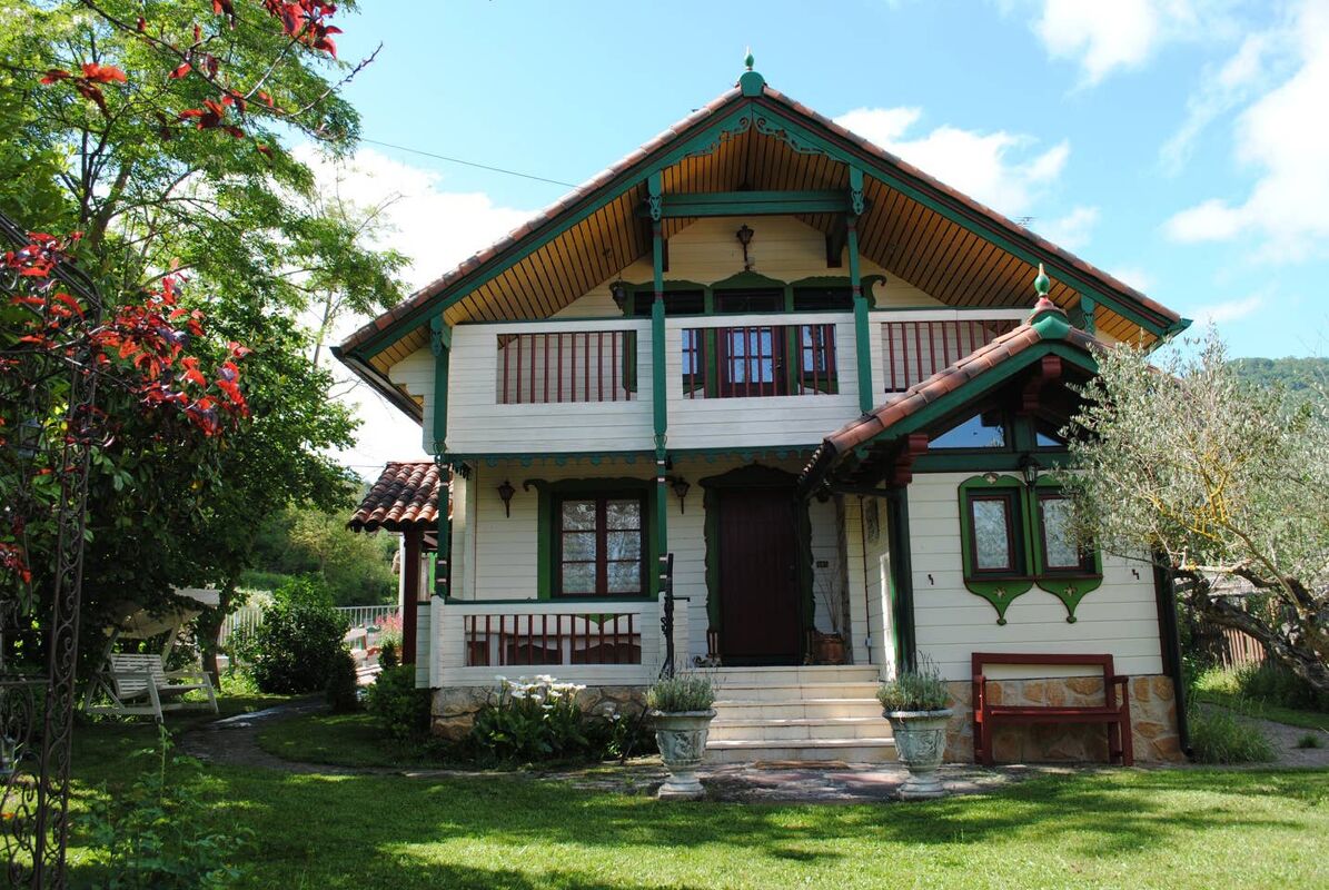 Front view Chalet Sabando