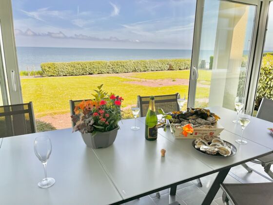 50 m away from the beach! Appartement for 8 ppl. at Grandcamp-Maisy