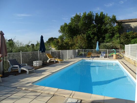 Casa per 4 pers. con accesso piscina, giardino e terrazza a Cardet