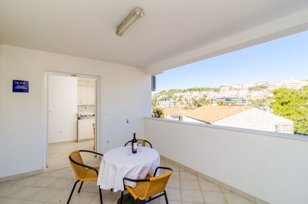 ¡A 300 m de la playa! Bonito apartamento para 3 pers. en Dubrovnik