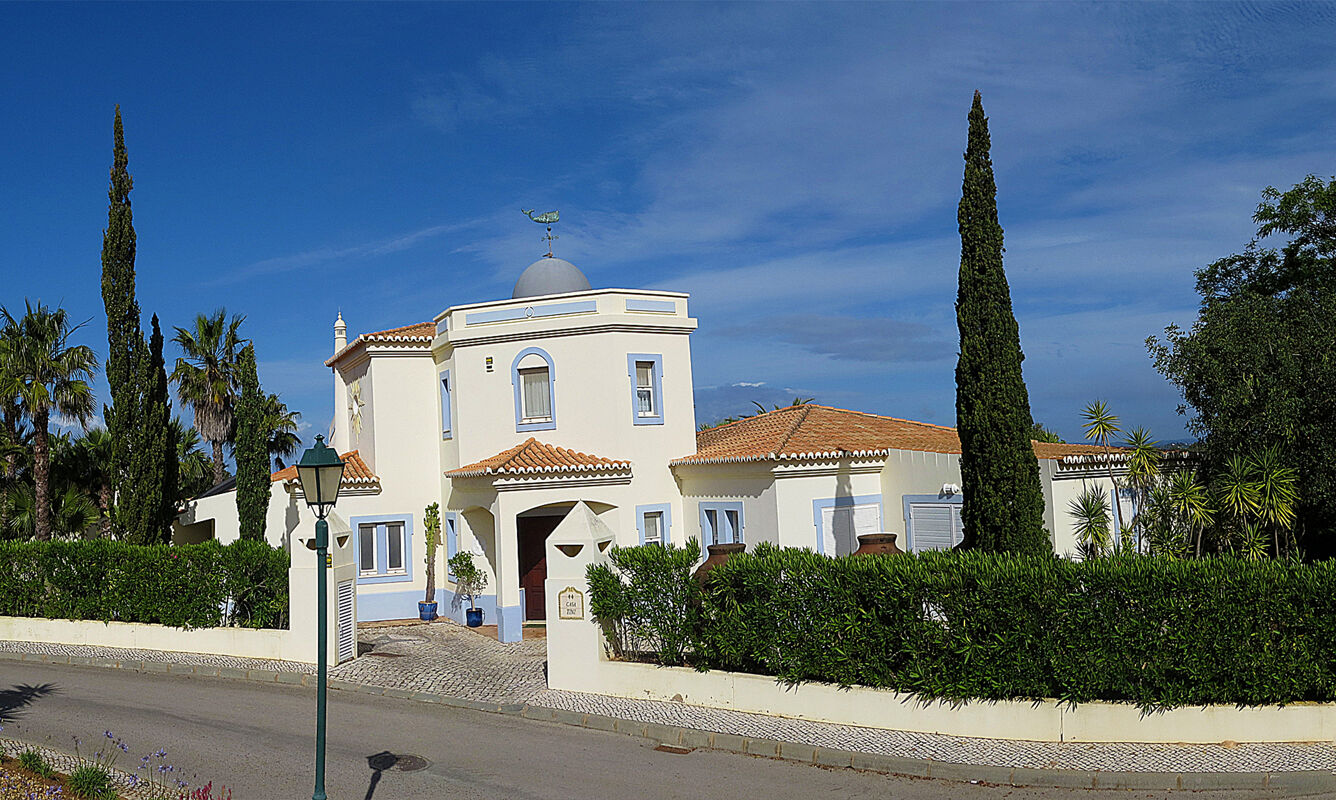 Vista anteriore Villa Estômbar