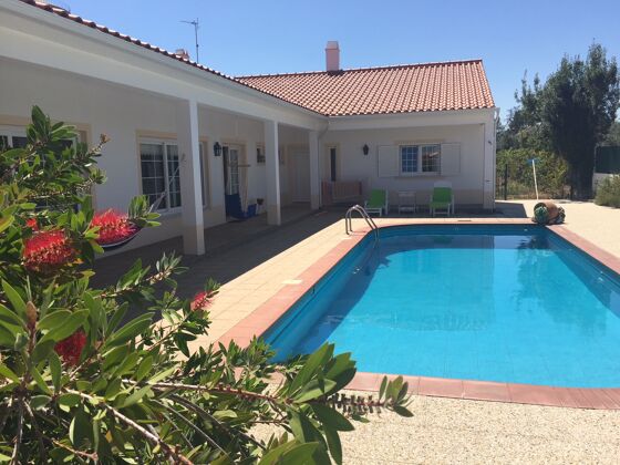 Villa für 6 Pers. mit Schwimmbad und jacuzzi in Praia do Ribatejo