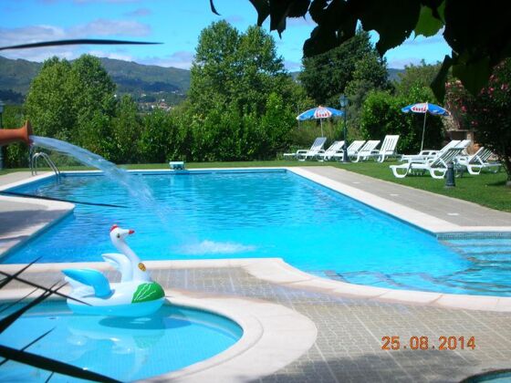Casa per 5 pers. con accesso piscina, jacuzzi e giardino a Pedraça