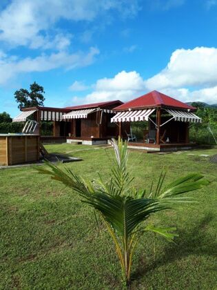 Joli bungalow à 12 km de la plage pour 2 pers. avec piscine et jardin
