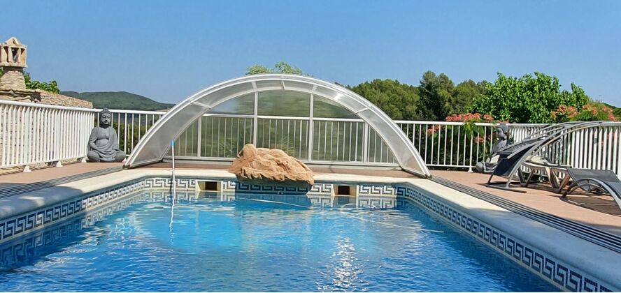 Villa para 20 pers. con piscina, jacuzzi, jardín y terraza en Querol