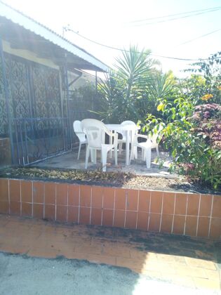 Bonita casa para 4 pers. con jardín y terraza en Basse-Terre