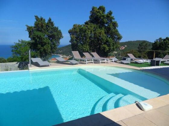 Big villa 700 m away from the beach for 12 ppl. with swimming-pool