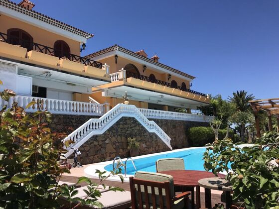House for 8 ppl. with shared pool, garden and terrace at Tejeda