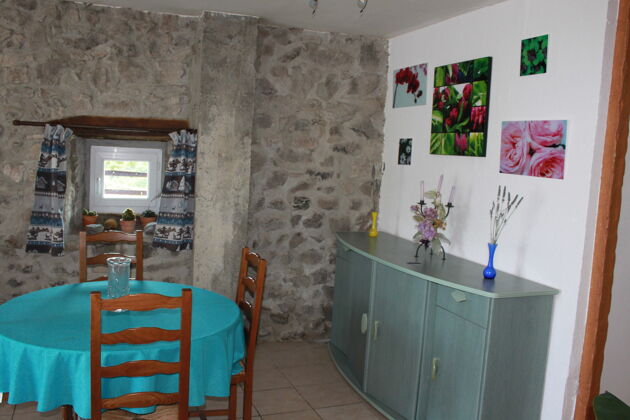 Nice house for 4 ppl. with shared pool and terrace at Saint-Priest