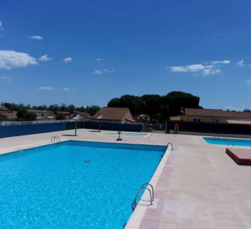 Vista sulla piscina Casa Sérignan