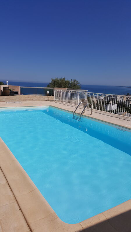 Vue sur piscine Appartement Bastia