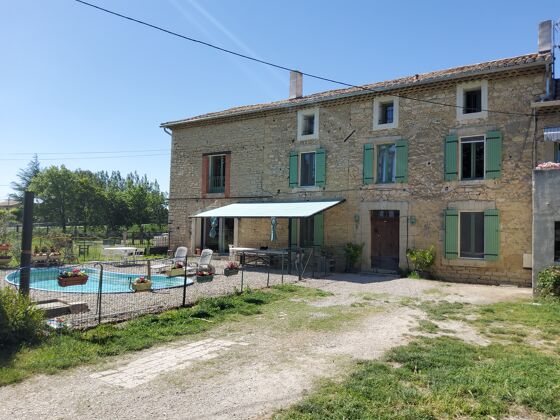 House for 15 ppl. with swimming-pool, garden and terrace at Monteux