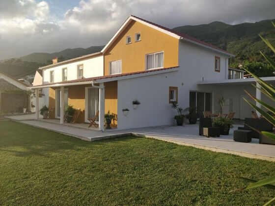 Big house for 19 ppl. with sea view and garden at Urzelina