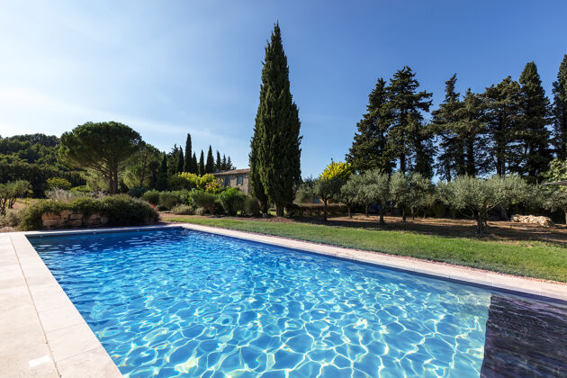 Villa for 8 ppl. with swimming-pool and garden at Beaumes-de-Venise