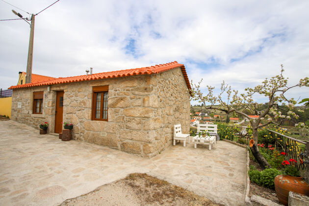 Casa per 4 pers. con accesso piscina, giardino e terrazza a Sortelha