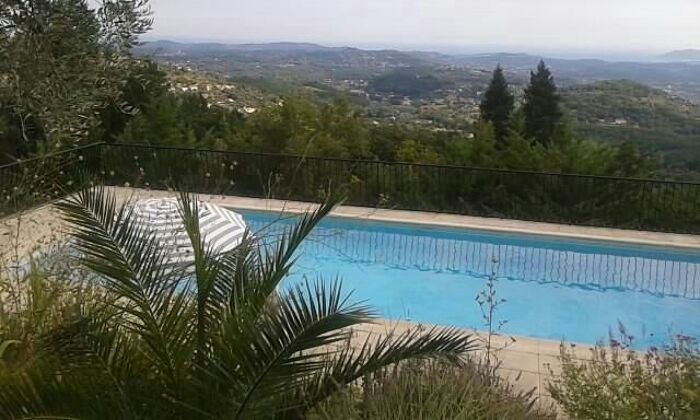 Villa à 12 km de la plage pour 6 pers. avec piscine et jardin à Grasse