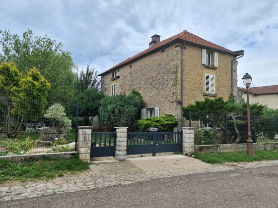 Nice house for 7 ppl. with garden and terrace at Velorcey