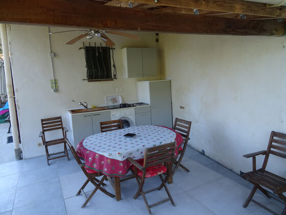 Appartement 15 km away from the beach for 4 ppl. with shared pool