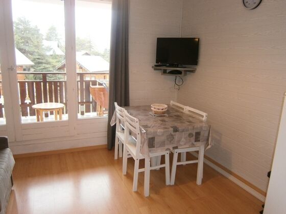 Studio 50 m away from the slopes for 4 ppl. with balcony at Le Dévoluy