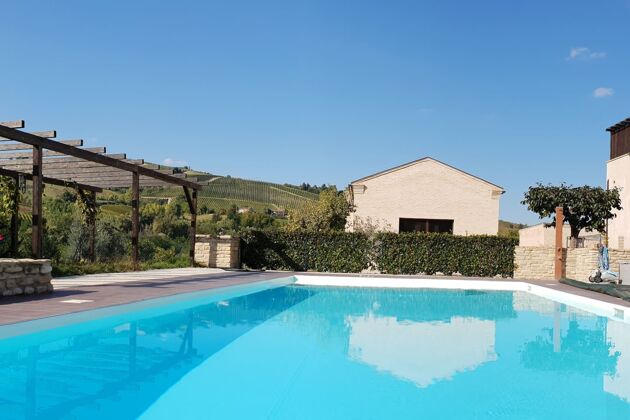 Wohnung für 4 Pers. mit Zugang zum Pool in Montalto delle Marche